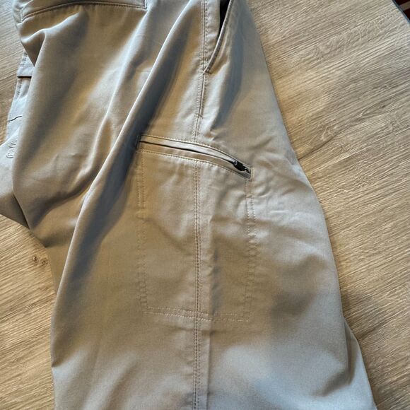 Callaway Golf Shorts 44 Light Gray - Picture 4 of 7